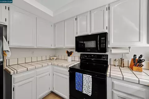 Kitchen - 7297 Castle Dr, Dublin, CA 94568 photo 4 of 5
