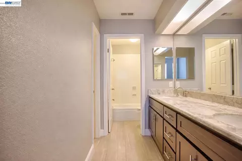 Bath - 7773 Tuscany Dr, Dublin, CA 94568 photo 2 of 2
