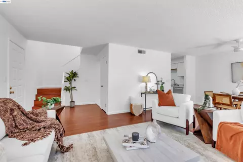 Living - 403 Olympus #7, Hercules, CA 94547 photo 2 of 3