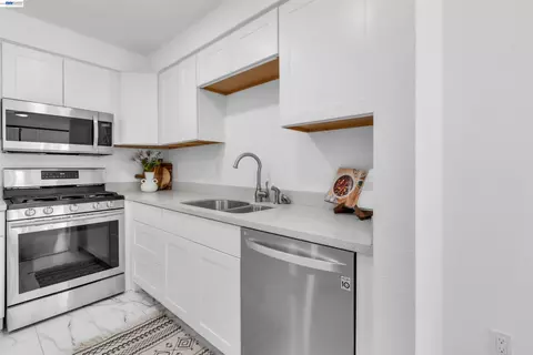 Kitchen - 403 Olympus #7, Hercules, CA 94547 photo 1 of 2
