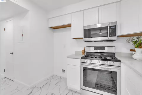Kitchen - 403 Olympus #7, Hercules, CA 94547 photo 2 of 2