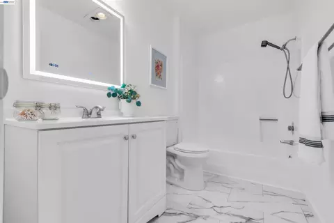 Bath - 403 Olympus #7, Hercules, CA 94547 photo 1 of 2