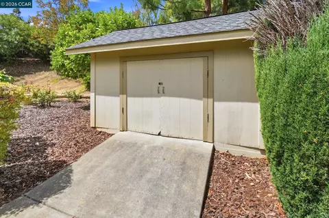 Exterior - 2942 Miller Dr, Fairfield, CA 94534 photo 9 of 11