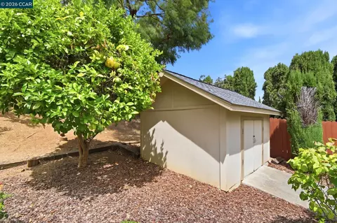 Exterior - 2942 Miller Dr, Fairfield, CA 94534 photo 8 of 11