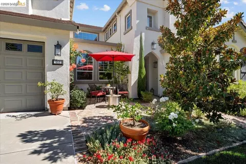 Exterior - 653 Bouma Ln, Ripon, CA 95366 photo 7 of 17