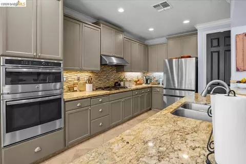 Kitchen - 653 Bouma Ln, Ripon, CA 95366 photo 2 of 6