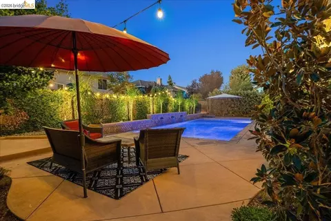 Exterior - 653 Bouma Ln, Ripon, CA 95366 photo 10 of 17