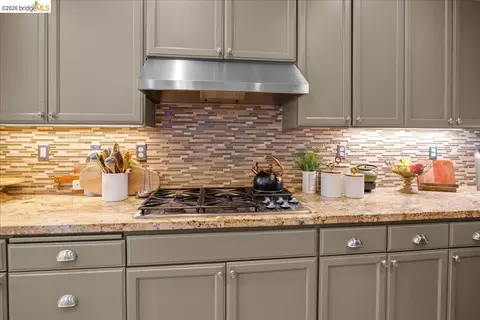 Kitchen - 653 Bouma Ln, Ripon, CA 95366 photo 3 of 6