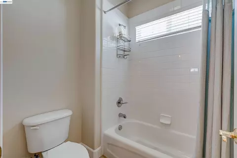 Bath - 4951 Grayhawk Ct, Dublin, CA 94568 photo 11 of 11