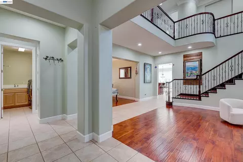 Entry Way - 4951 Grayhawk Ct, Dublin, CA 94568 photo 2 of 5