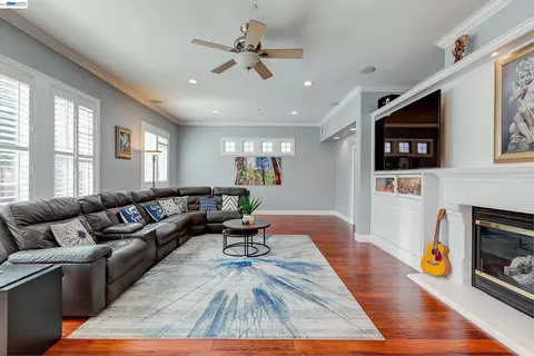 Living - 4951 Grayhawk Ct, Dublin, CA 94568 photo 8 of 11