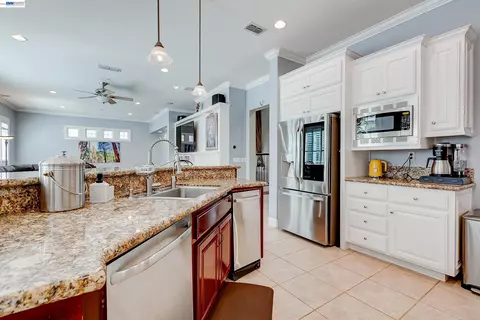 Kitchen - 4951 Grayhawk Ct, Dublin, CA 94568 photo 8 of 12