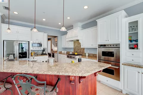 Kitchen - 4951 Grayhawk Ct, Dublin, CA 94568 photo 7 of 12