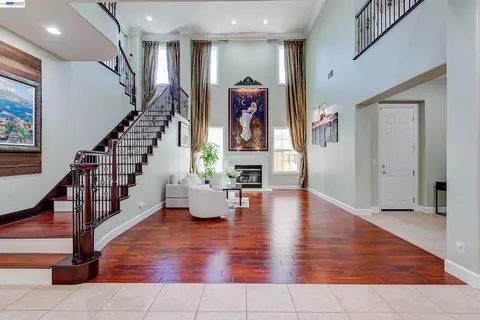 Living - 4951 Grayhawk Ct, Dublin, CA 94568 photo 4 of 11