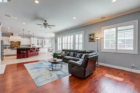 Living - 4951 Grayhawk Ct, Dublin, CA 94568 photo 10 of 11