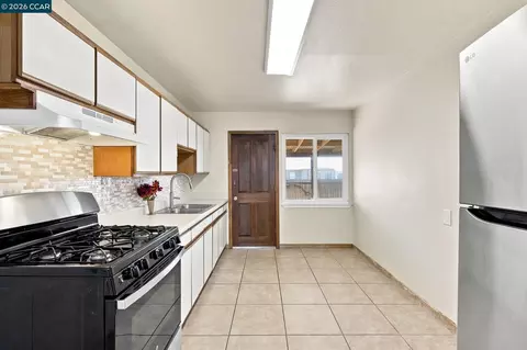 Kitchen - 113 E Tennessee St, Fairfield, CA 94533 photo 1 of 6