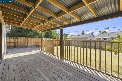 Exterior - 113 E Tennessee St, Fairfield, CA 94533 photo 7 of 16