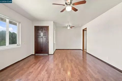 Living - 113 E Tennessee St, Fairfield, CA 94533 photo 7 of 8