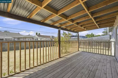 Exterior - 113 E Tennessee St, Fairfield, CA 94533 photo 6 of 16