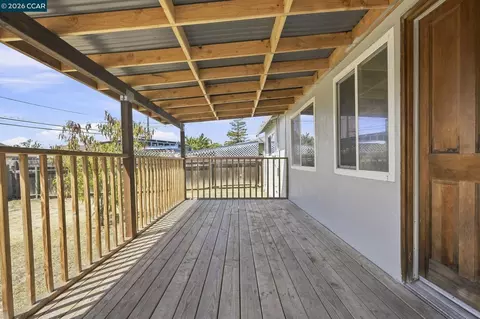 Exterior - 113 E Tennessee St, Fairfield, CA 94533 photo 5 of 16