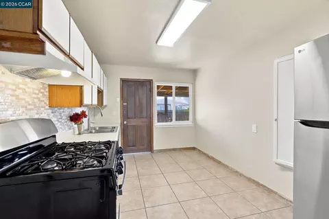 Kitchen - 113 E Tennessee St, Fairfield, CA 94533 photo 2 of 6
