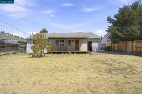 Exterior - 113 E Tennessee St, Fairfield, CA 94533 photo 12 of 16