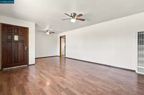 Living - 113 E Tennessee St, Fairfield, CA 94533 photo 5 of 8
