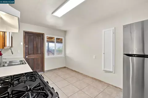 Kitchen - 113 E Tennessee St, Fairfield, CA 94533 photo 6 of 6