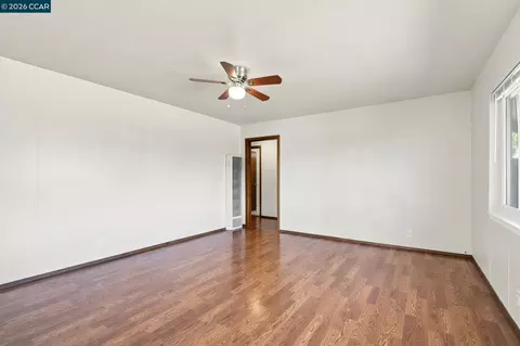 Living - 113 E Tennessee St, Fairfield, CA 94533 photo 2 of 8