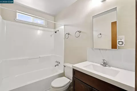 Bath - 113 E Tennessee St, Fairfield, CA 94533 photo 1 of 2