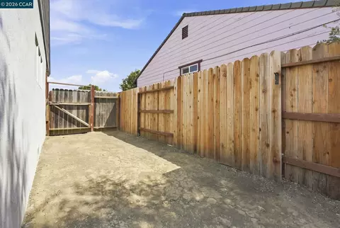 Exterior - 113 E Tennessee St, Fairfield, CA 94533 photo 8 of 16