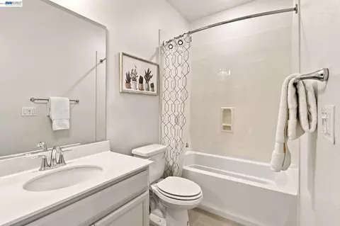 Bath - 3943 Summit Rd, Dublin, CA 94568 photo 6 of 7