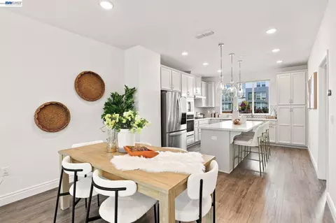 Dining - 3943 Summit Rd, Dublin, CA 94568 photo 1 of 1