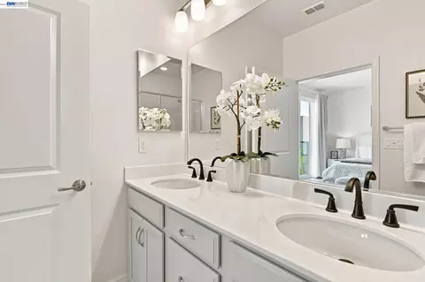 Bath - 3943 Summit Rd, Dublin, CA 94568 photo 5 of 7