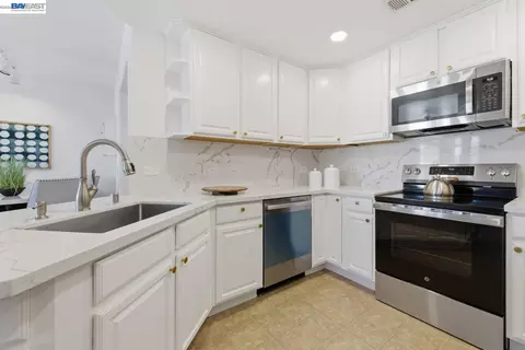 Kitchen - 800 S Abel St #519, Milpitas, CA 95035 photo 2 of 5