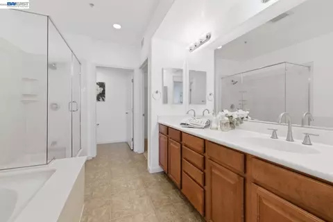Bath - 800 S Abel St #519, Milpitas, CA 95035 photo 1 of 5