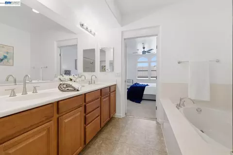 Bath - 800 S Abel St #519, Milpitas, CA 95035 photo 2 of 5