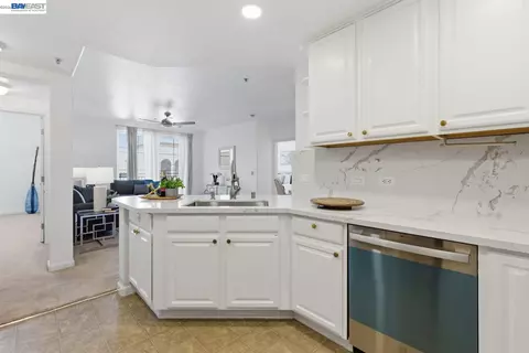 Kitchen - 800 S Abel St #519, Milpitas, CA 95035 photo 4 of 5