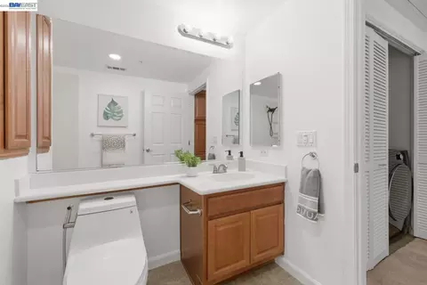 Bath - 800 S Abel St #519, Milpitas, CA 95035 photo 5 of 5