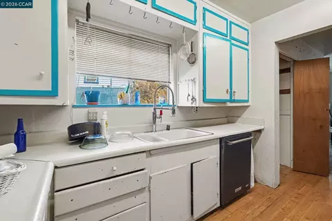 Kitchen - 1318 Potter St, Martinez, CA 94553 photo 2 of 2