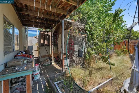 Exterior - 1318 Potter St, Martinez, CA 94553 photo 2 of 4