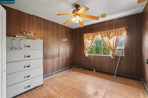 Bedroom - 1318 Potter St, Martinez, CA 94553 photo 2 of 4