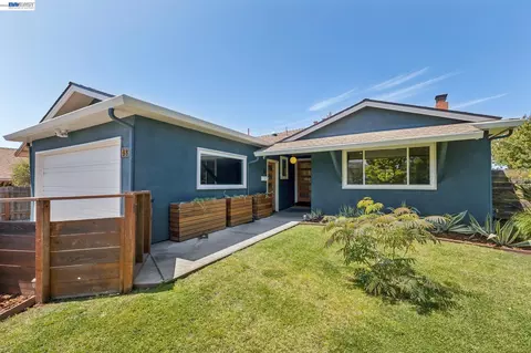 Exterior - 433 Kitty Hawk Rd, Alameda, CA 94501 photo 1 of 9