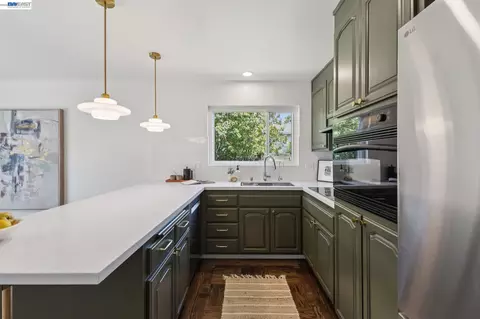Kitchen - 433 Kitty Hawk Rd, Alameda, CA 94501 photo 1 of 2