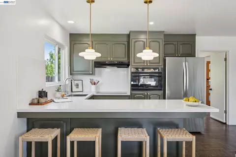 Kitchen - 433 Kitty Hawk Rd, Alameda, CA 94501 photo 2 of 2