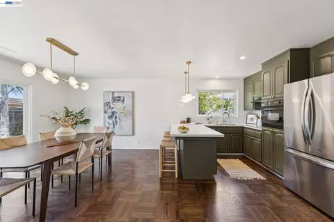 Dining - 433 Kitty Hawk Rd, Alameda, CA 94501 photo 2 of 3