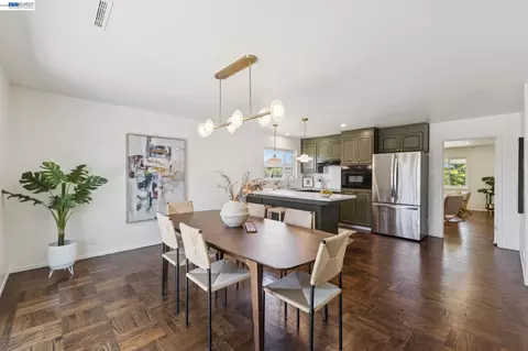 Dining - 433 Kitty Hawk Rd, Alameda, CA 94501 photo 3 of 3