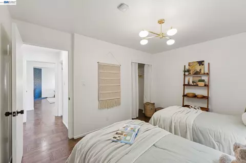 Bedroom - 433 Kitty Hawk Rd, Alameda, CA 94501 photo 8 of 8