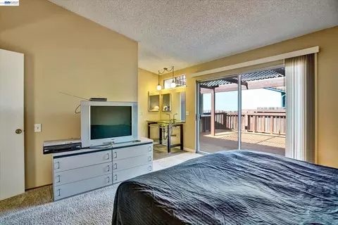 Bedroom - 2511 Mistletoe Dr, Hayward, CA 94545 photo 6 of 7