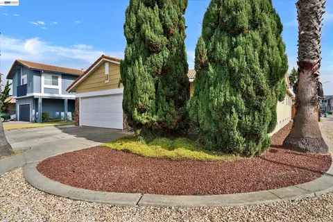 Exterior - 2511 Mistletoe Dr, Hayward, CA 94545 photo 2 of 4